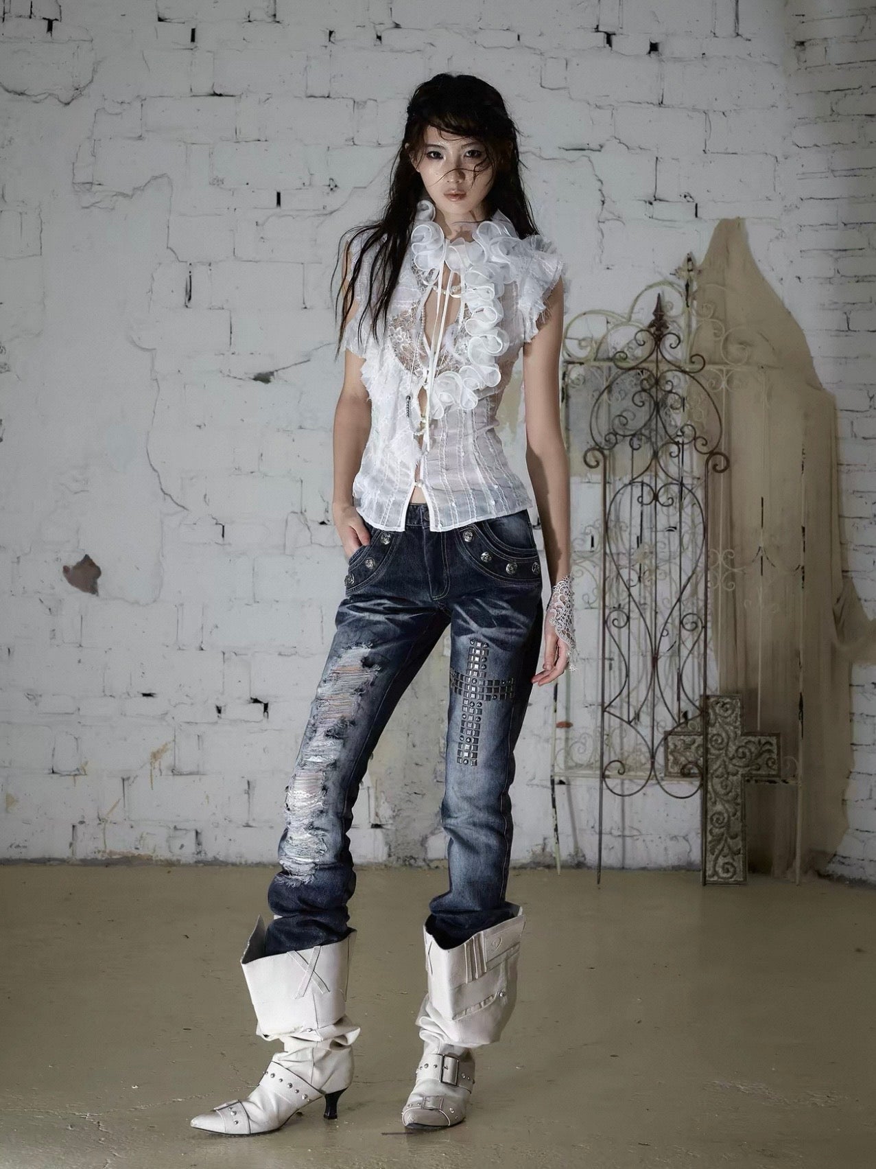 [Pre-order] Rhinestone Distressed Straight-Leg